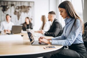 Cómo gestionar empleados por horas y contratos a tiempo parcial