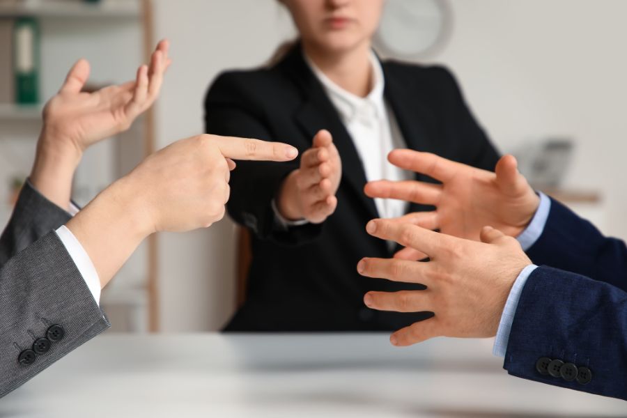 horas extras generan conflictos