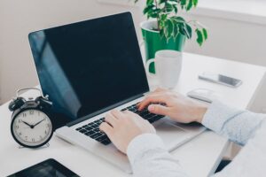 Qué debe incluir un registro de jornada para cumplir con la ley
