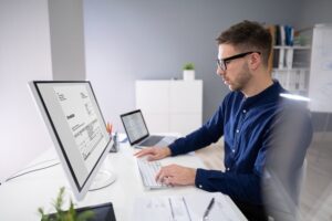 Cómo gestionar facturas recurrentes y suscripciones sin cometer errores